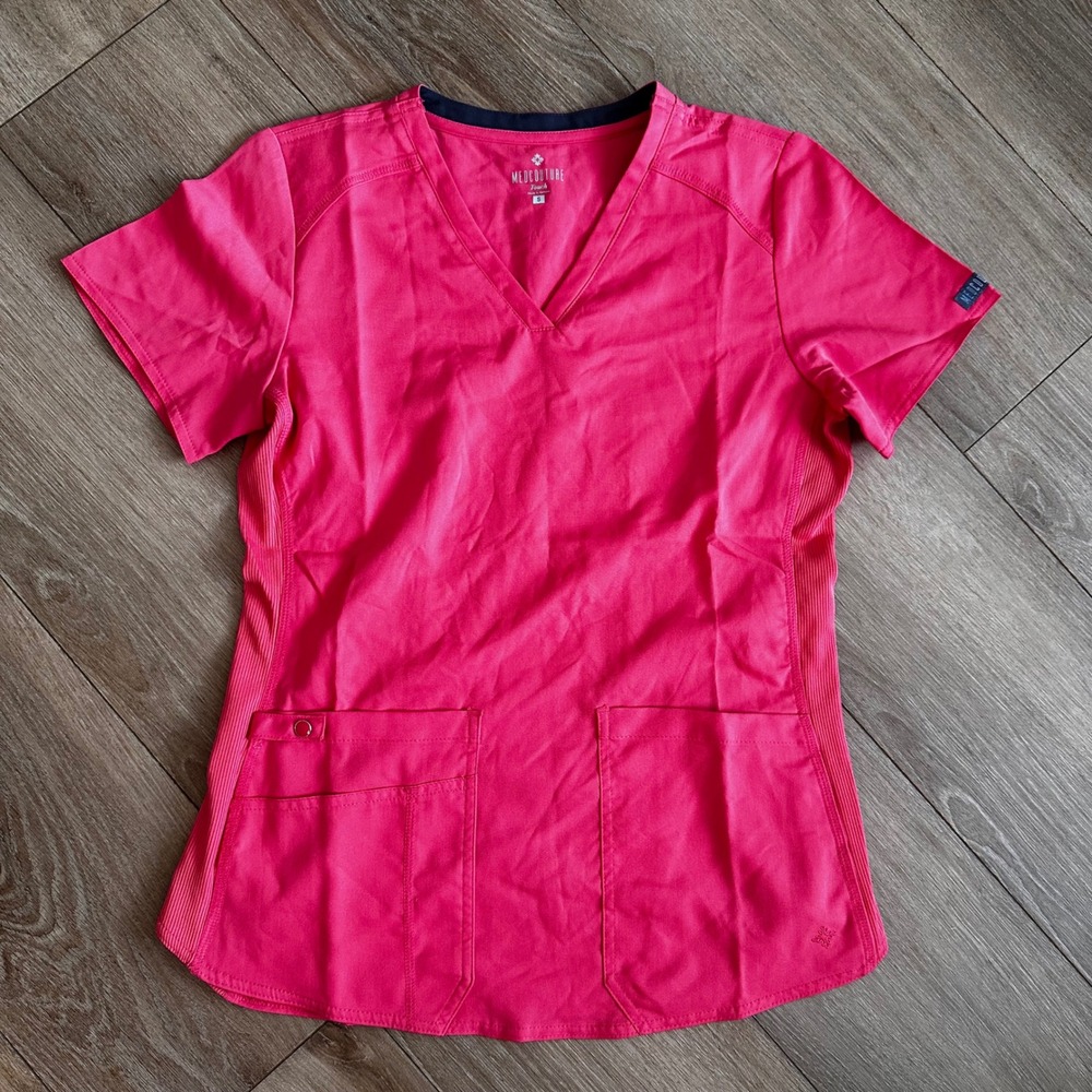 Med Couture Touch Performance Yoga Scrub‎ Top Coral Pink V-Neck Small 7459